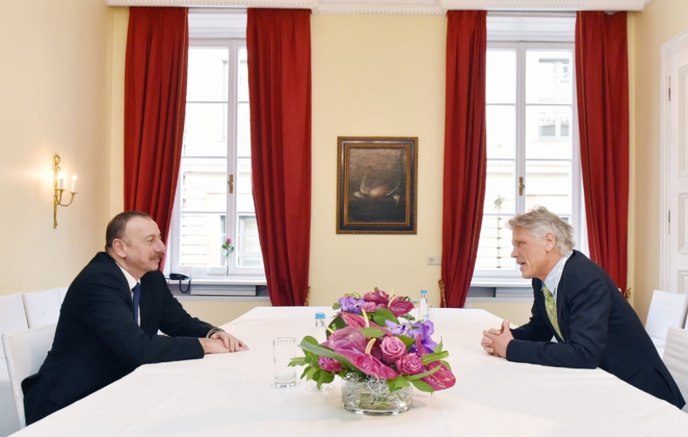 Treffen von Aserbaidschans Präsident Ilham Aliyev mit Geschäftsführer von "Goetzpartners"