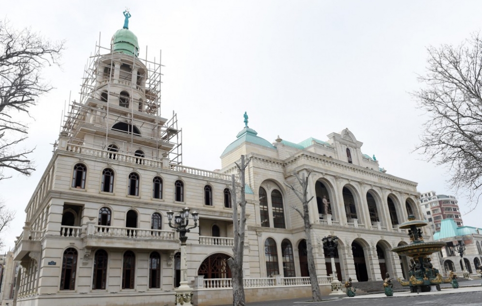 Gəncə Dövlət Filarmoniyasının binasında tikinti işlərinin gedişi ilə tanışlıq