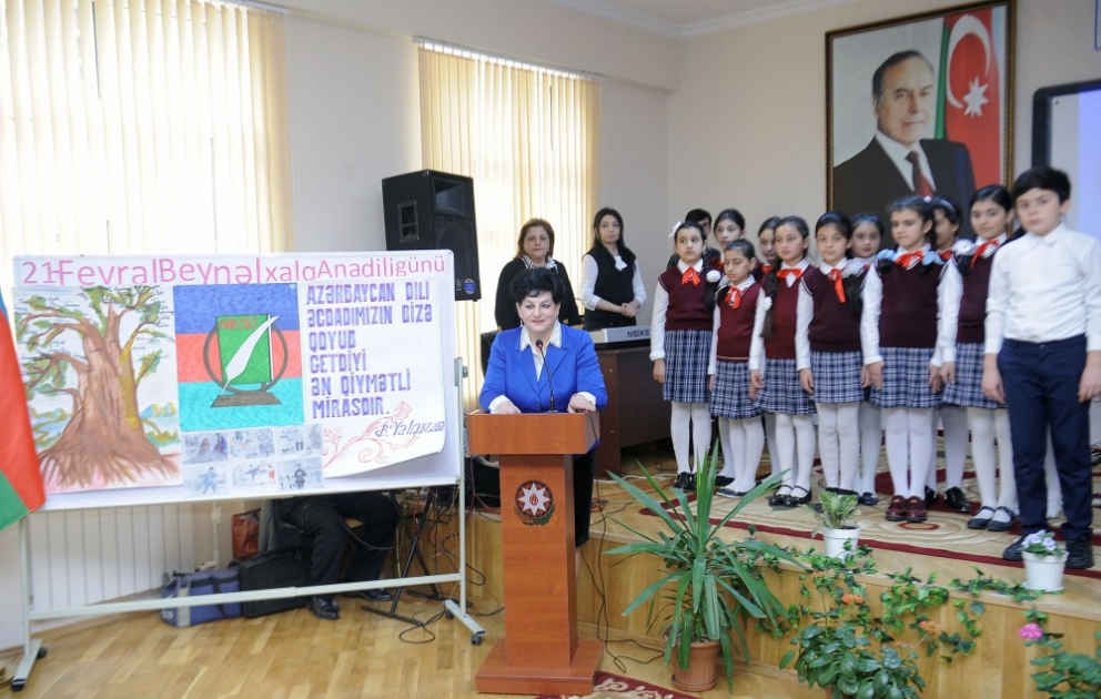 “Beynəlxalq Ana Dili Günü və multikulturalizm” mövzusunda tədbir - Məktəbdə
