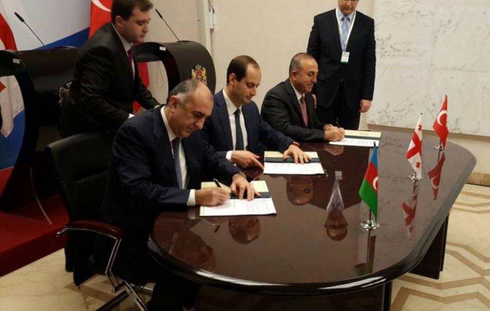 Les ministres des Affaires étrangères azerbaïdjanais, géorgien et turc signent une déclaration conjointe