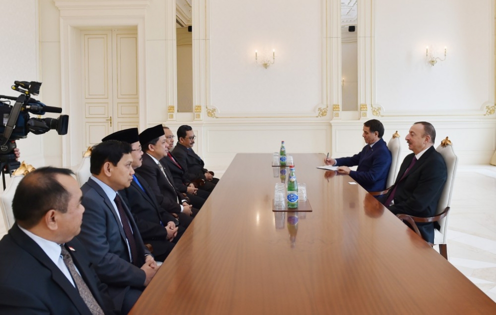 Aserbaidschans Präsident Ilham Aliyev empfängt Mitglieder von Repräsentantenhaus indonesischen Parlaments