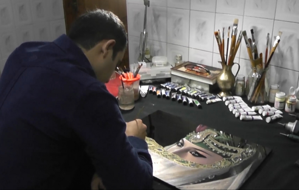 Şüşəyə həkk olunan portretlər