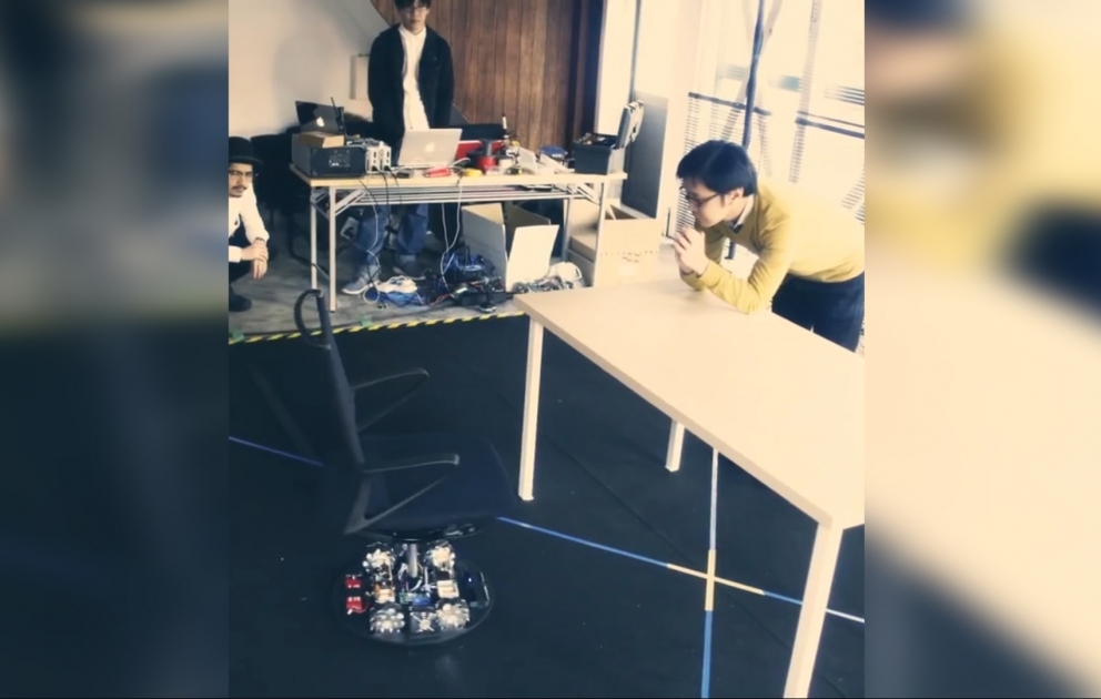 Ofisdə sərbəst hərəkət edən robot kreslolar yaradılıb