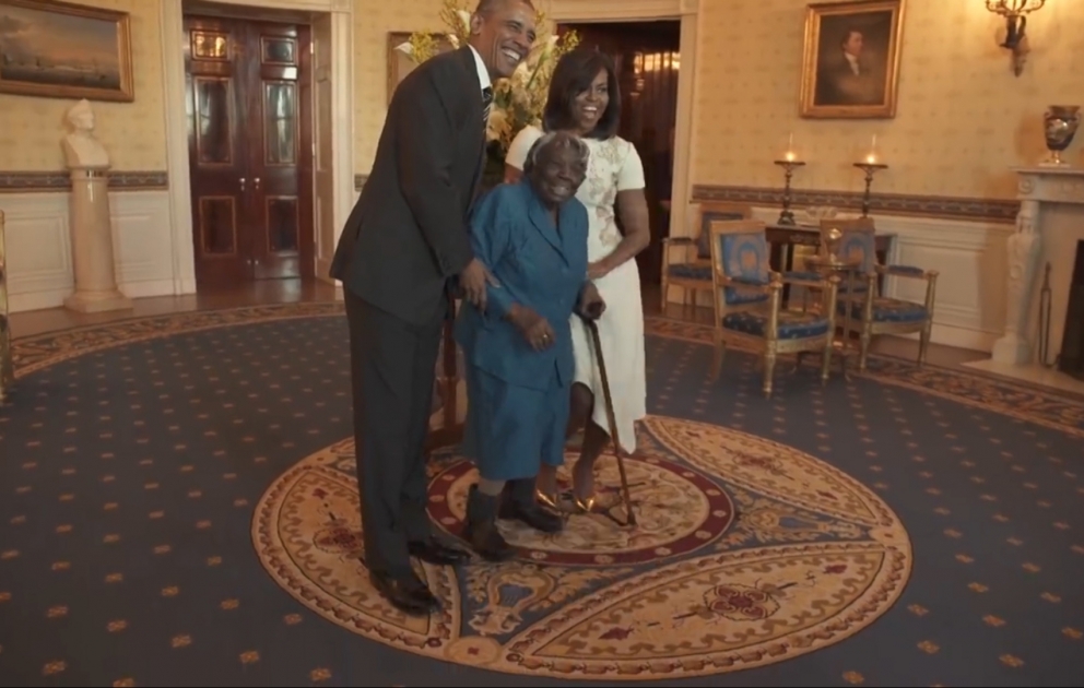 Barak və Mişel Obama 106 yaşlı qadınla belə rəqs etdi