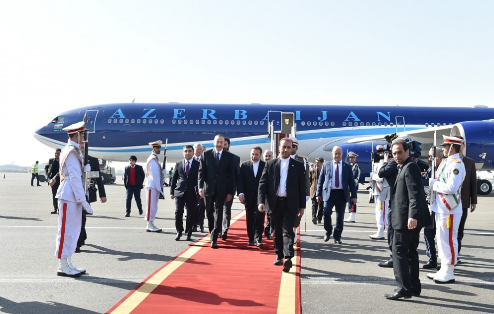 Präsident Ilham Aliyev ist zu Staatsbesuch im Nachbarland Iran eingetroffen