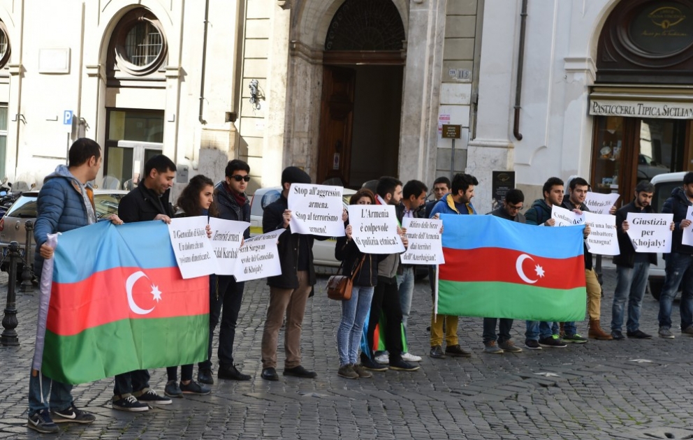 İtaliya parlamentinin qarşısında Xocalı soyqırımının ildönümü ilə əlaqədar mitinq keçirilib