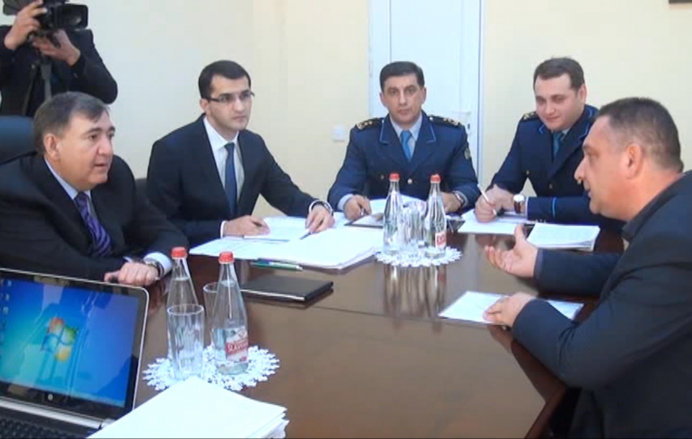 Vergilər naziri Oğuzda vətəndaşların müraciətlərini dinləyib