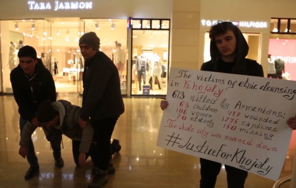 Flashmob im Rahmen der internationalen Kampagne "Gerechtigkeit für Chodschali"
