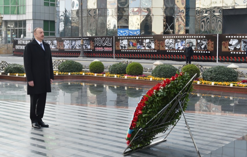 Prezident İlham Əliyev Xocalı faciəsi qurbanlarının xatirəsini anma mərasimində iştirak edib