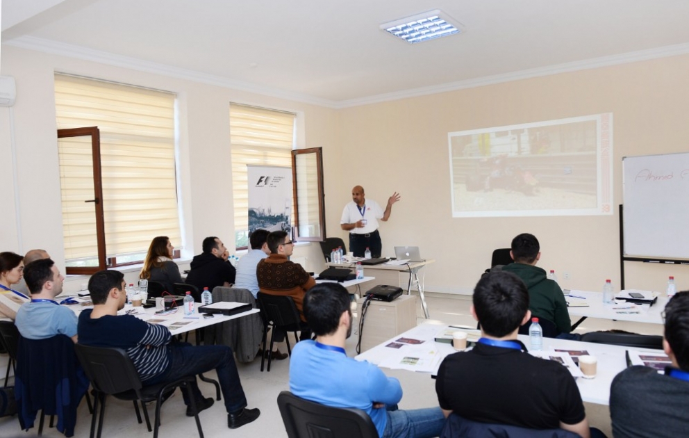 “Formula-1” yarışı ilə əlaqədar Bakıda yerli marşallar üçün təlim təşkil olunub