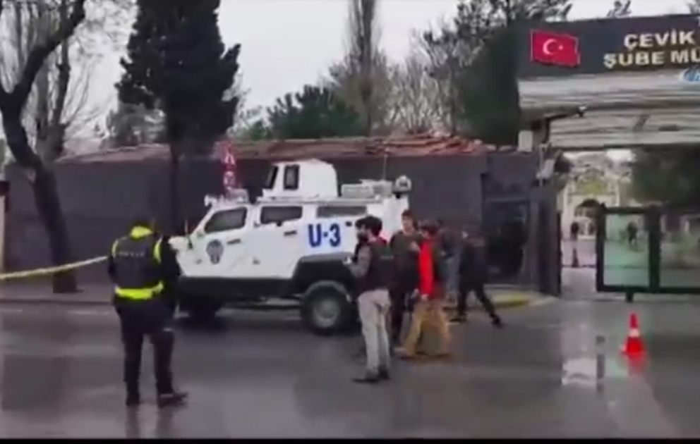 İstanbulda polis məntəqəsinə silahlı hücum