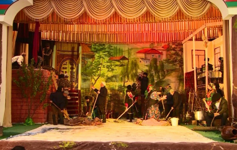 Qusar Dövlət Ləzgi Dram Teatrı “Sədəf”i tamaşaçılara təqdim edib