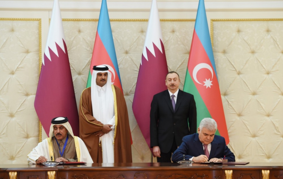 Signature des documents azerbaïdjano-qataris