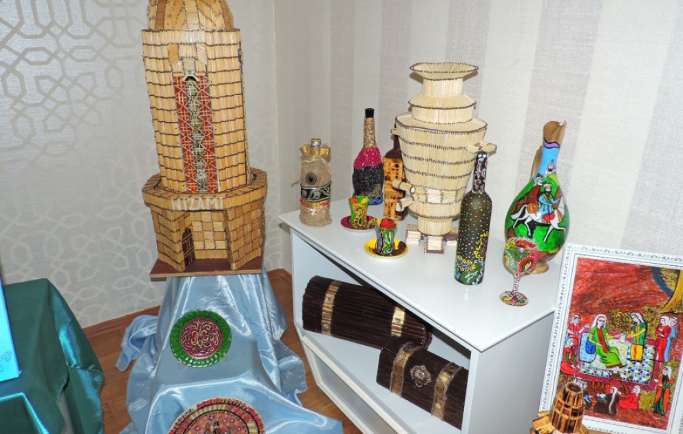 Gəncəli rəssamlar Bakıda keçiriləcək Novruz bayramına hazırlaşırlar