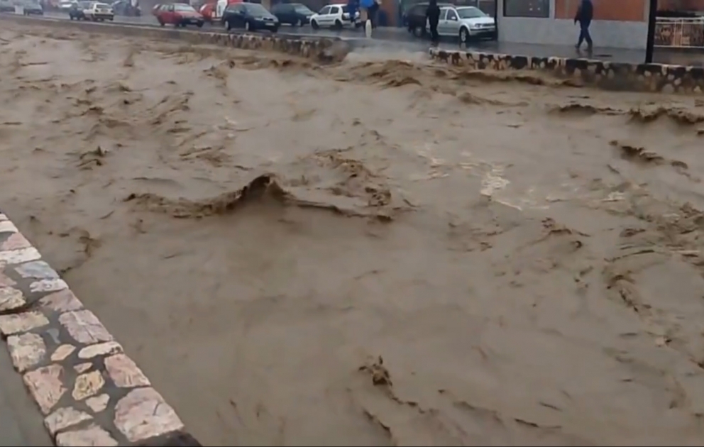 Serbiyada daşqın - Novi Pazar şəhəri suyun içində