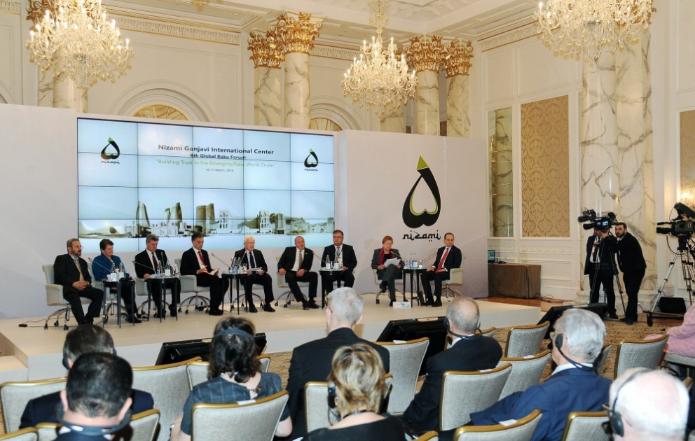 IV Qlobal Forum rəsmi hissədən sonra işini davam etdirib