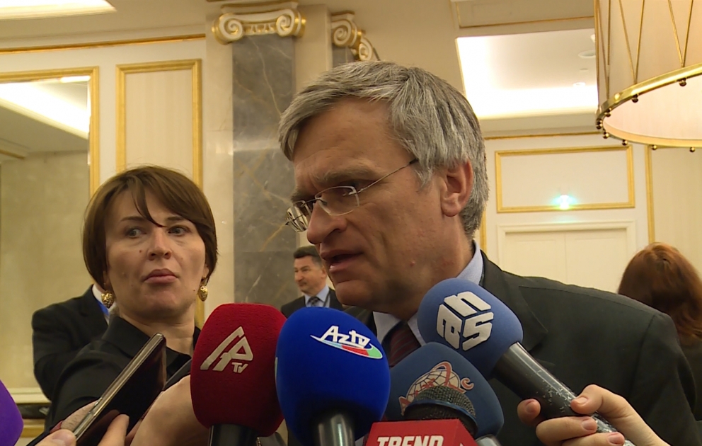 Peter Semnebi: Azərbaycanda belə bir forumun keçirilməsi onun üstünlüyüdür