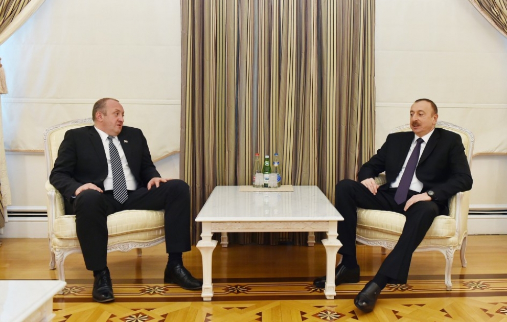 Aserbaidschans Präsident Ilham Aliyev trifft mit seinem georgischen Amtskollegen Giorgi Margwelaschwili zusammen