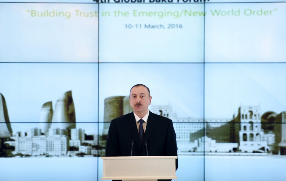 Präsident Aserbaidschans Ilham Aliyev nimmt an der Eröffnung des IV. Globalen Bakuer Forums teil