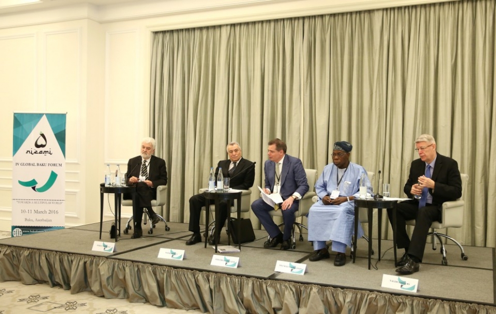 Forumun enerji təhlükəsizliyi mövzusunda panel iclası maraqlı müzakirələrlə başa çatıb
