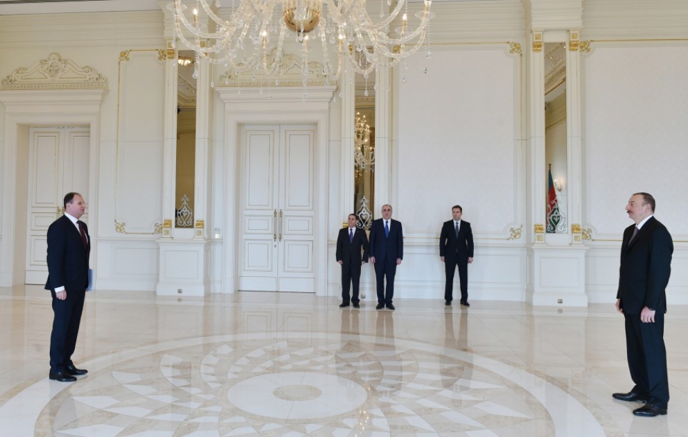 Le président Ilham Aliyev a reçu les lettres de créance du nouvel ambassadeur moldave