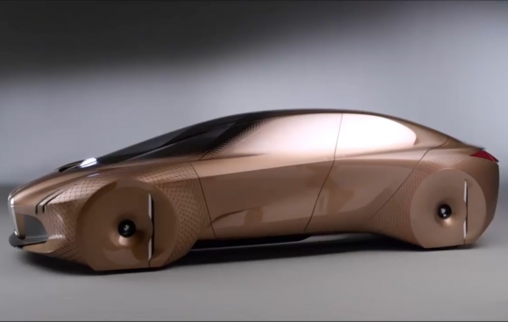 BMW-nin 100 illiyinə həsr olunmuş videoçarx