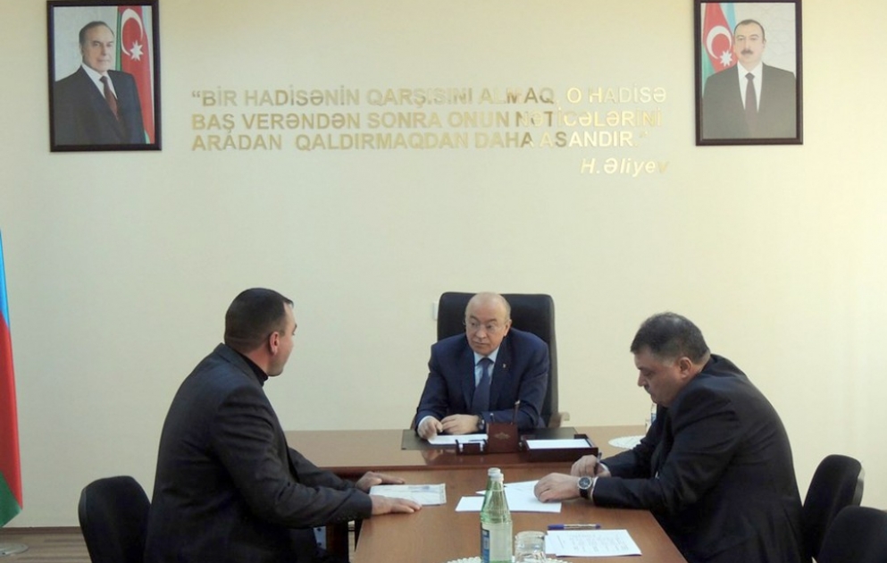 Fövqəladə hallar naziri Ağcabədidə vətəndaşların müraciətlərini dinləyib