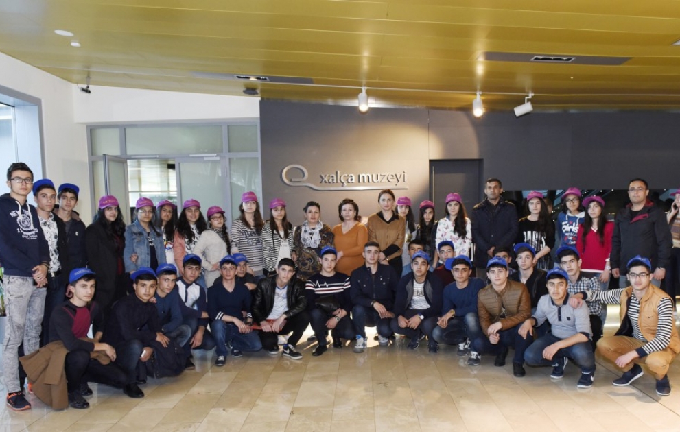 Naxçıvan məktəbliləri Xalça Muzeyində olublar