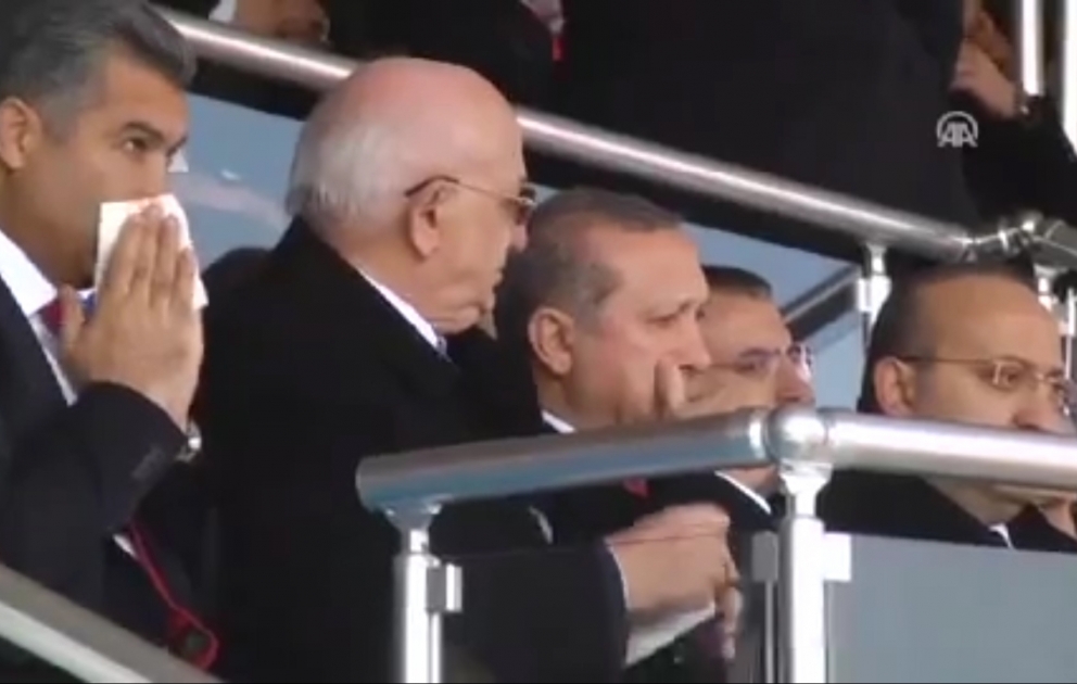 Ərdoğan göz yaşlarını saxlaya bilmədi
