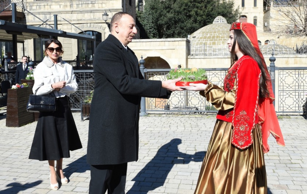 Präsident Ilham Aliyev nimmt an der Volksfeierlichkeit anlässlich des Novruz-Festes teil