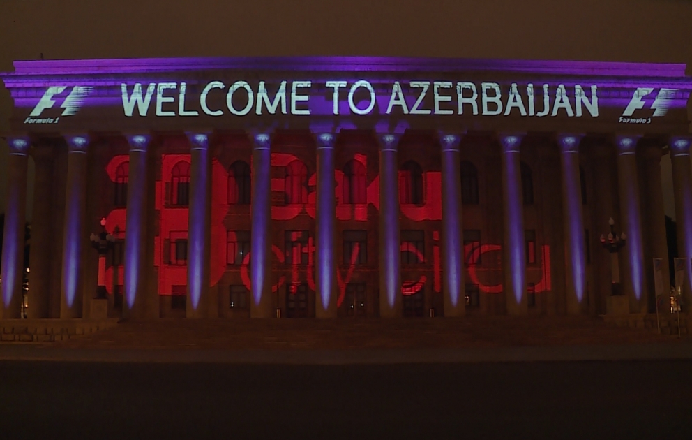 Muzey Mərkəzinin divarları üzərində "Formula-1" lazer-animasiya şousu göstərilib