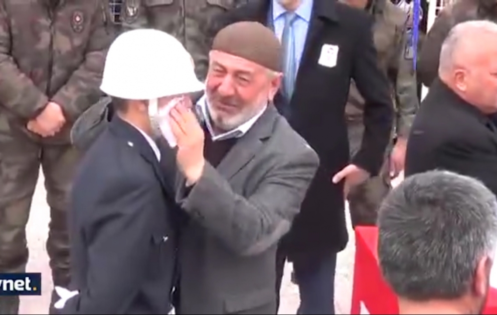 Şəhid atası: Ağlama, düşmən baxıb sevinər