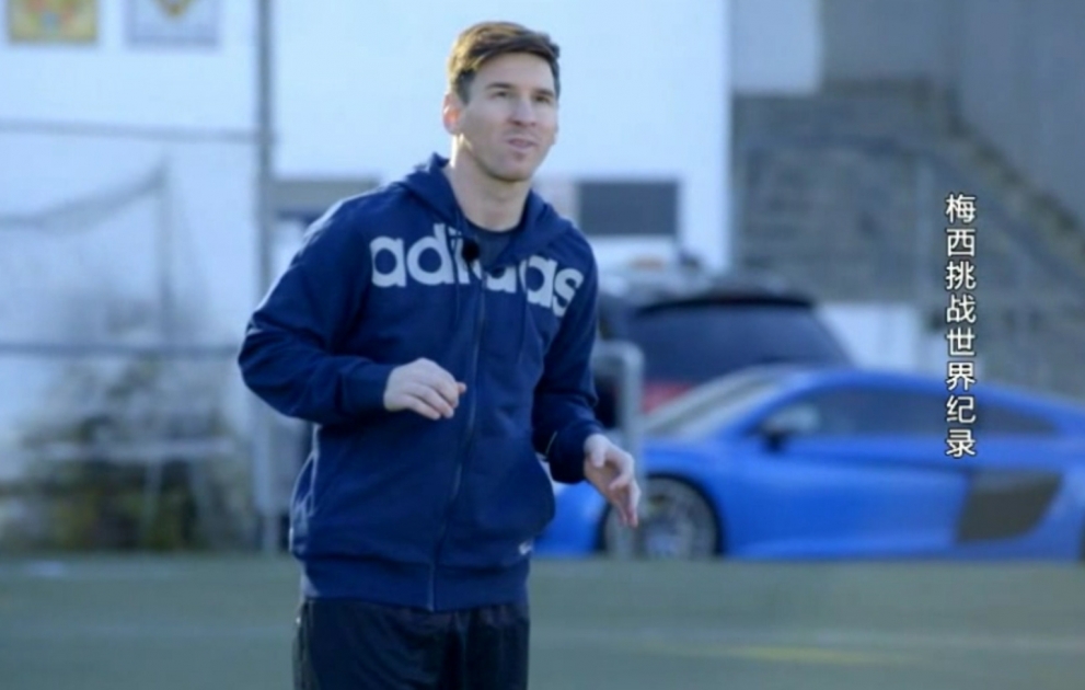Messi 15 metrdən topu basketbol səbətinə göndərdi