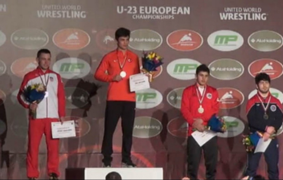 Азербайджанские борцы завоевали три медали в стартовый день чемпионата Европы