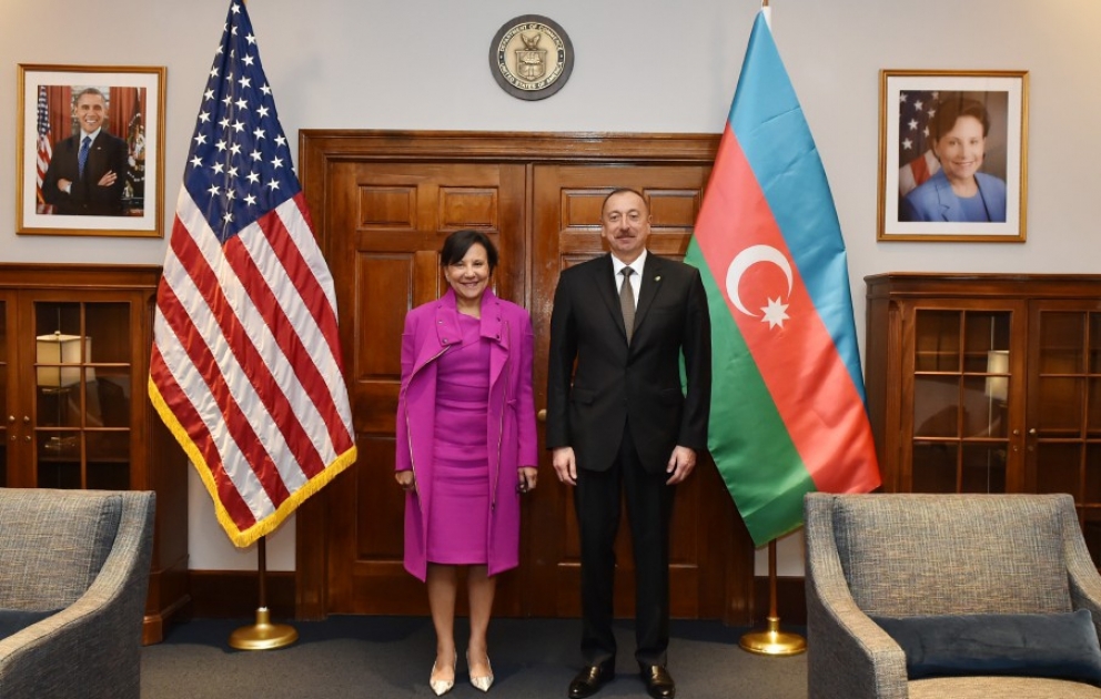 Präsident von Aserbaidschan Ilham Aliyev trifft mit US-Handelsministerin Penny Pritzker zusammen