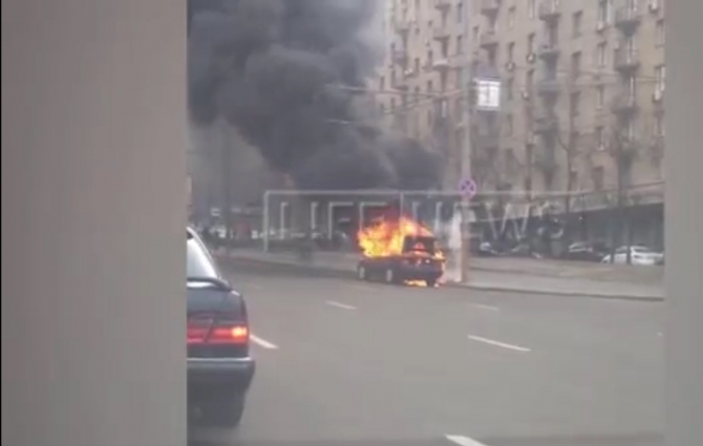Moskvada avtomobil belə yandı