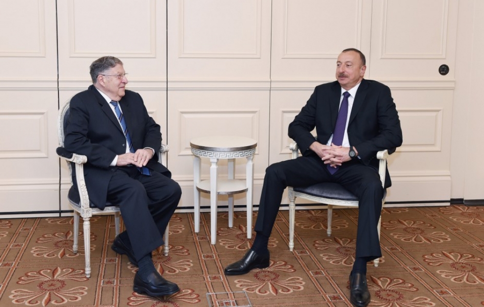 Le président Ilham Aliyev a rencontré l’ancien gouverneur de l’Etat du New Hampshire