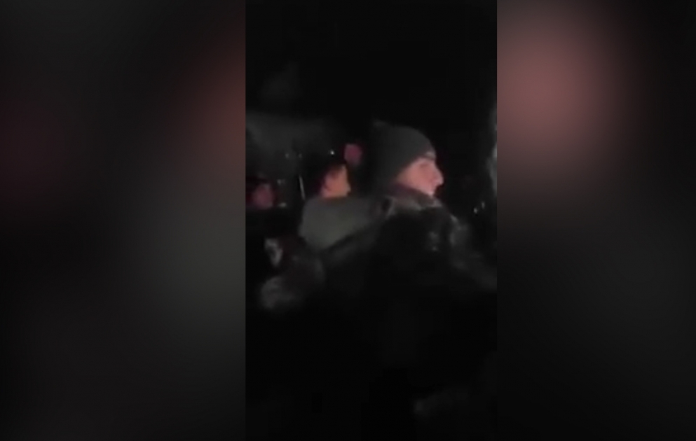Sosial şəbəkələrdə ən çox izlənən VİDEO 
Azərbaycan əsgəri: Çağırsa ellər, gedərəm davaya