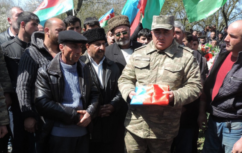 Şəhid atası torpaq uğrunda canından keçən oğlu ilə fəxr edir