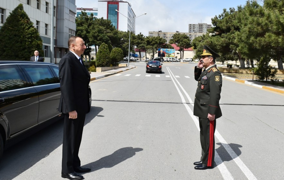 Prezident İlham Əliyev Müdafiə Nazirliyinin Mərkəzi Hərbi Klinik Hospitalında müalicə olunan yaralı hərbçilərə baş çəkib