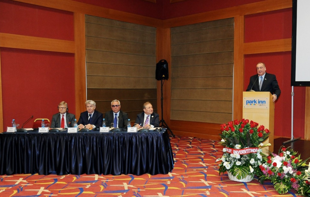 Auditin yenidən tənzimlənməsinin aktual problemləri müzakirə olunur