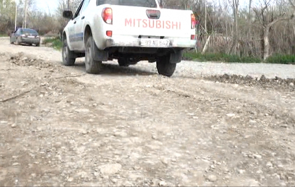 AZERTAC, AP reporters escape Armenian shell attack on the line of contact
