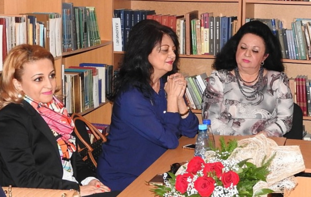 Tanınmış şair, ictimai xadim Ənvər Əlibəylinin xatirəsi anılıb