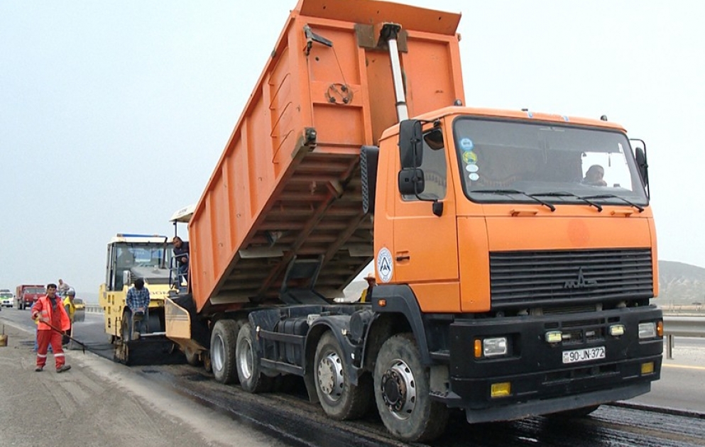 Ремонтируется участок трассы Баку-Алят-Газах-Грузия
