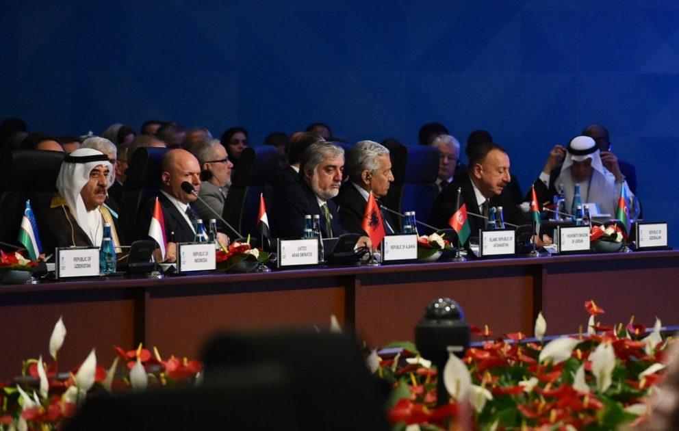 Präsident Ilham Aliyev hält eine Rede beim OIC-Gipfel in Istanbul