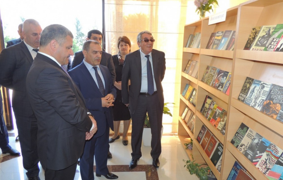 Ulu Öndərin Milli Kitabxanaya hədiyyə etdiyi şəxsi kitabları Tərtərdə sərgilənib