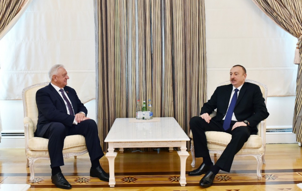 Präsident von Aserbaidschan Ilham Aliyev empfängt belarussischen Parlamentssprecher