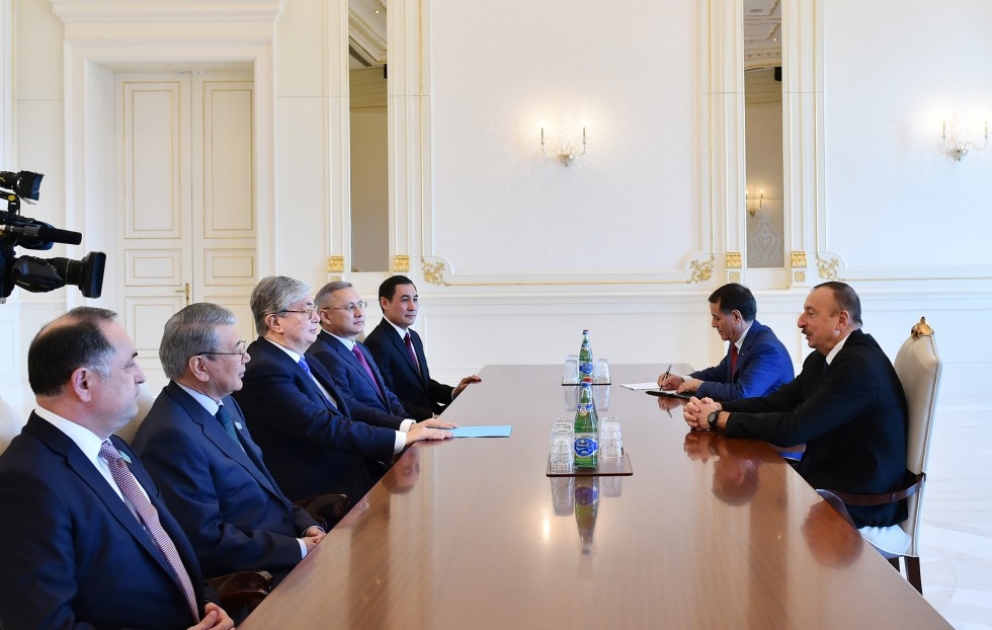 Le président Ilham Aliyev rencontre une délégation menée par le président du Sénat kazakh