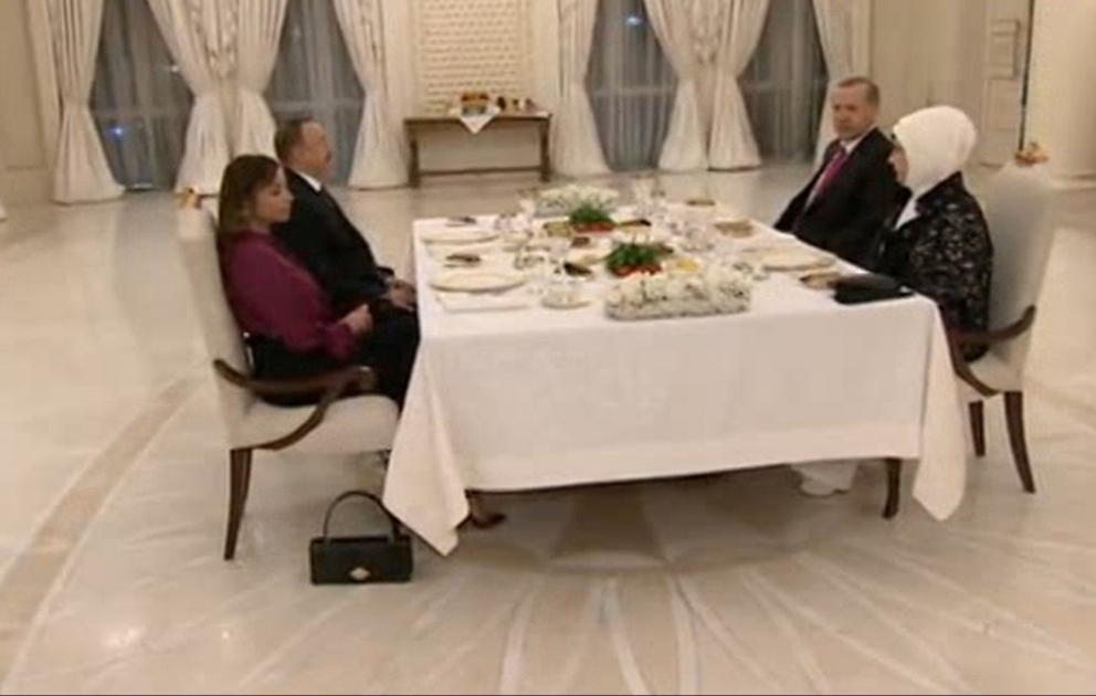 Birgə şam yeməyi