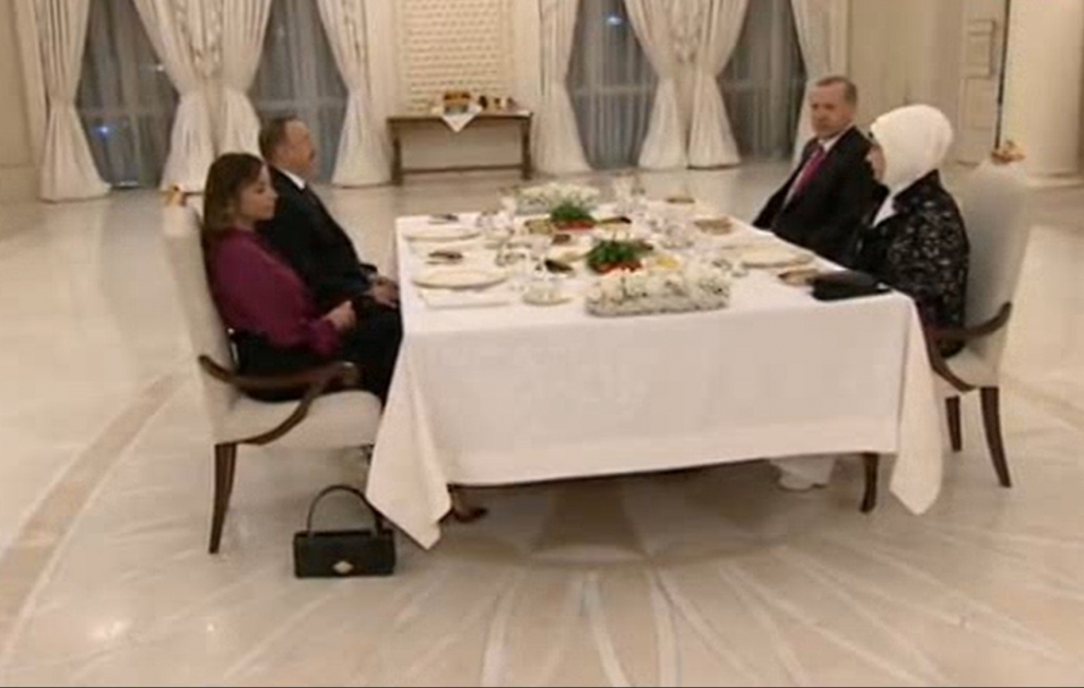 Les présidents azerbaïdjanais et turc dînent ensemble à Bakou